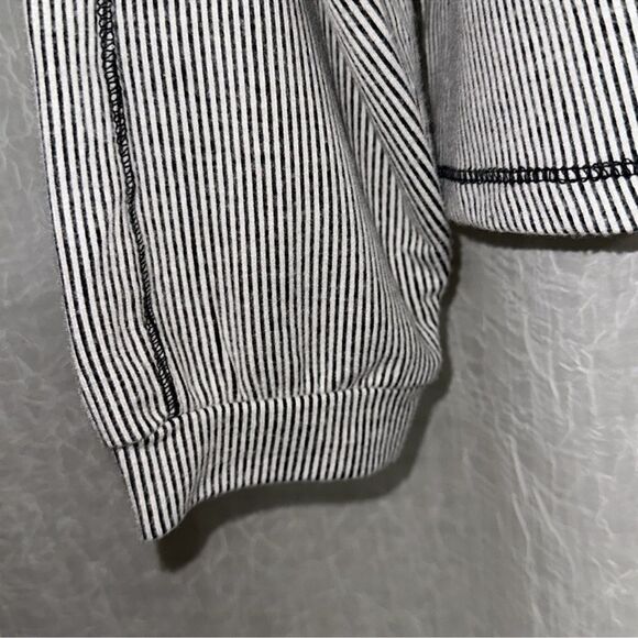 Urban Romantics L Mock Neck Silver Gray Cozy Comfy Long Sleeve Boxy Fit Top - Picture 5 of 11